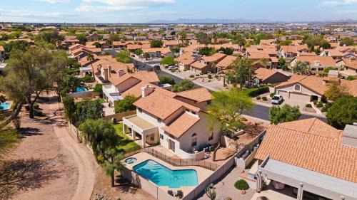 Spacious Retreat with Pool Heated Spa & Golf Course View