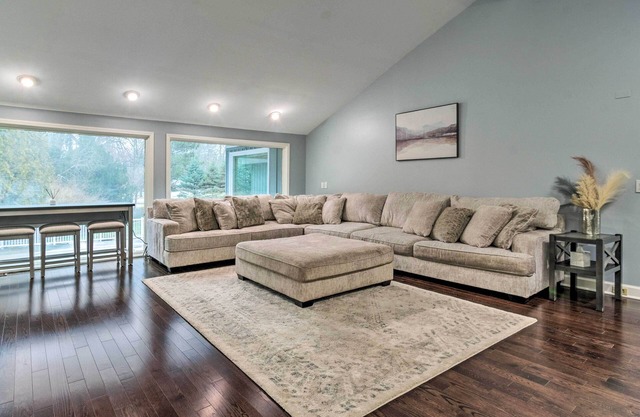 Spacious Rochester Home w/Heated Pool & Hot Tub!