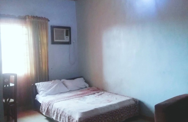 Spacious room close to Lagos Airport ikeja w/Air conditioner