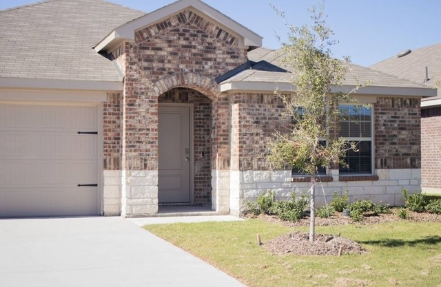 Spacious room for rent in newly built home! Royse City, Texas near I-30