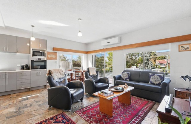 Spacious Sandy Bay Stay