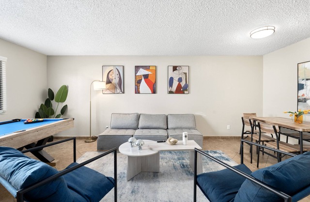 Spacious Scottsdale Condo- 10 minutes away from PHO airport