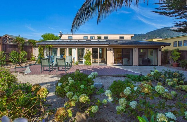 Spacious Seadrift Lagoon home