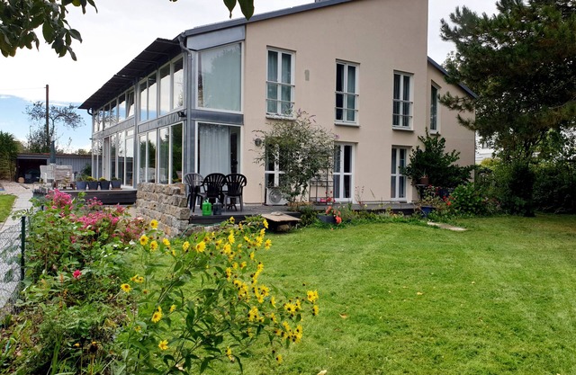 Spacious semi-detached house in the east of Munich with a view of the Alps
