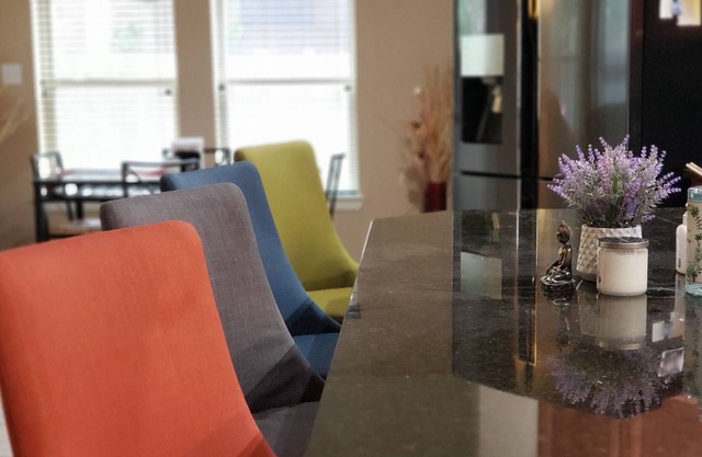 Spacious serene 2B/2B + private workspace near IAH