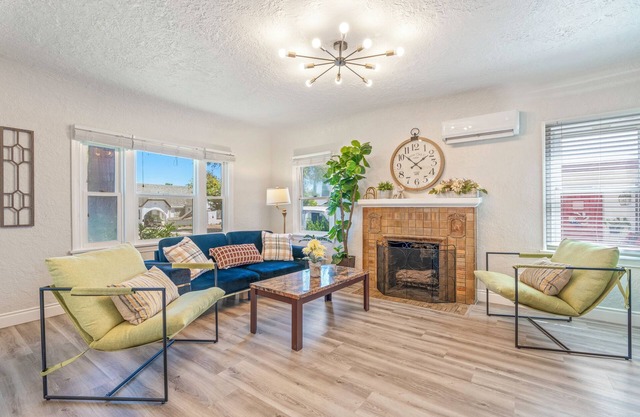 Spacious & Serene 3BR Retreat King Bed Safe Area Close to DTLA and OT Pasadena!