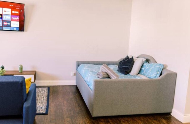 Spacious & Sleek Studio Near the beach + Parking