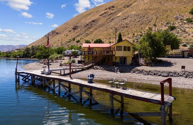 Spacious Snake River Getaway – Waterfront at Brownlee Reservoir w/Boat Launch
