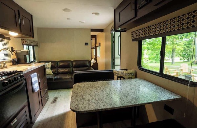 Spacious Sportsman RV | Luxury Glamping by Grotto