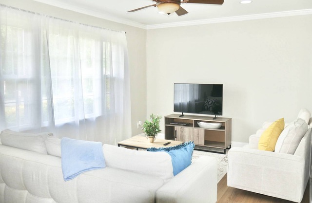 Spacious Stay Near Carowinds Amusement Park | Newly Remodeled | Fenced Yard | Pet & Family Friendly