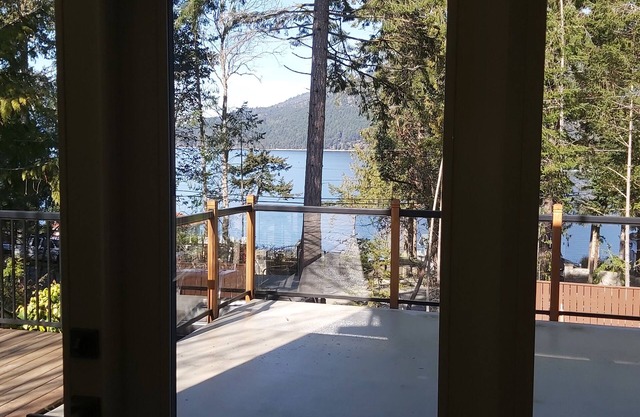 Spacious Studio close to Sidney by the Sea and 25 mins to Victoria