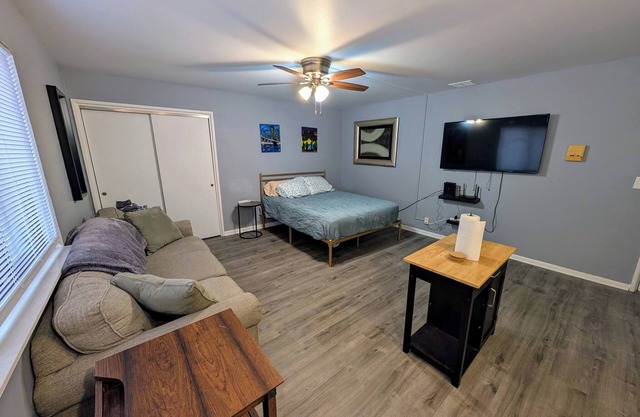 Spacious Studio near Brady St