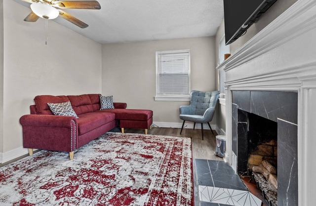 Spacious Studio with High Speed Internet Unit 3