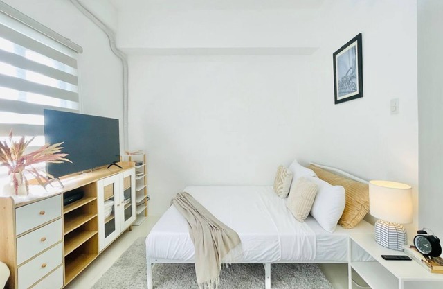 Spacious Studio with Balcony