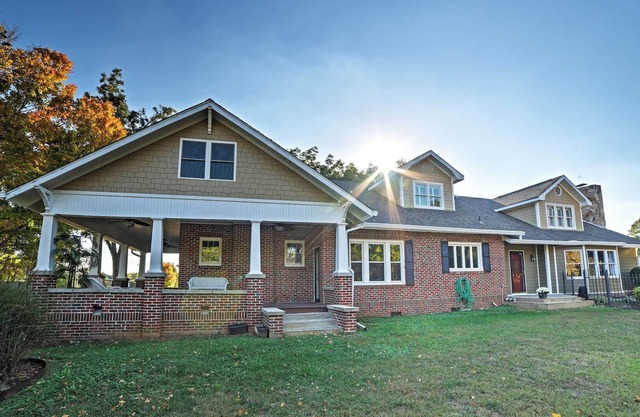 Spacious & Stunning Cleveland Getaway on 1 Acre
