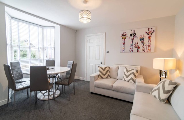 Spacious & Stylish Home By Beach and Dreamland | Pass the Keys