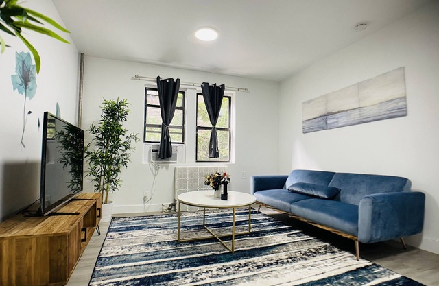 ♥ Spacious & Stylish ♥ of Flushing | ♛ King Bed
