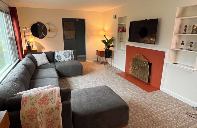 Spacious, Stylish Retreat. Cozy and Quiet. Centrally located 3 bed Ranch
