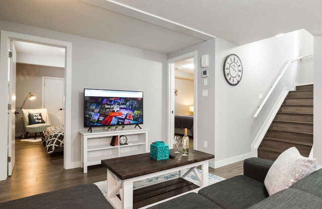 ★Spacious Suite ★ Sanitized ★ WiFi ★ Netflix ✔Long Stays