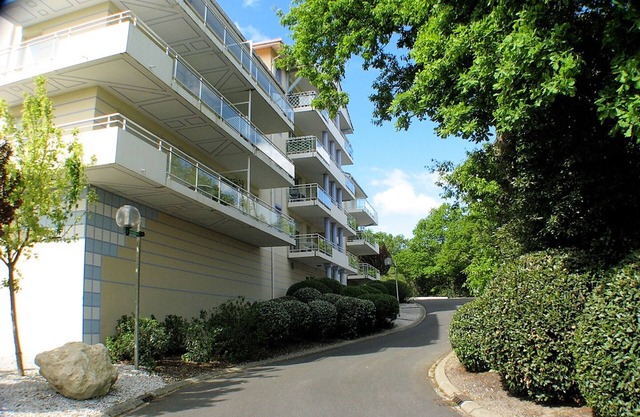 Spacious T3 with Terrace, Parking, and Pool - Near Arcachon Center and Beach
