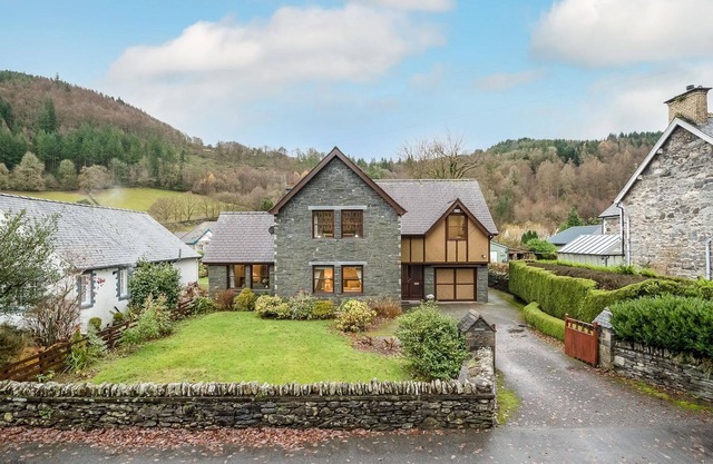 Spacious Three Bedroom Holiday Cottage in Betws y Coed | Creigia-Betws