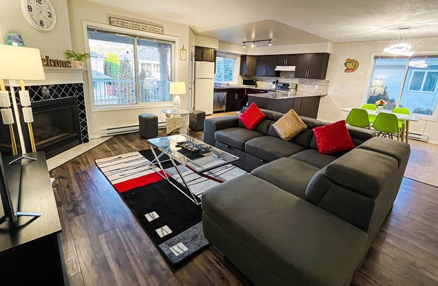 Spacious Top Floor Suite Hosted By 2 Lovely Puppies