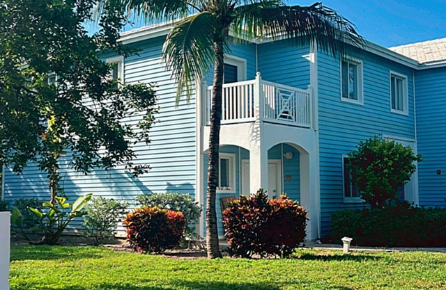 🏝️ Spacious Townhouse 2-Bedroom with Private Balconies & Backyard BBQ,