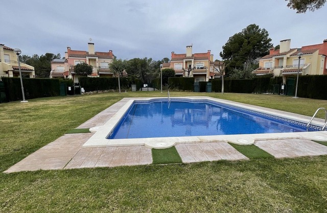 Spacious Townhouse in Quiet Area with Private Garden, BBQ, and Pool Access