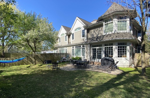 Spacious Townhouse in quiet upscale Tenafly, NJ