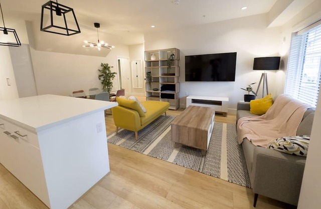 Spacious Two Bedroom Townhome Near SFU + Breweries