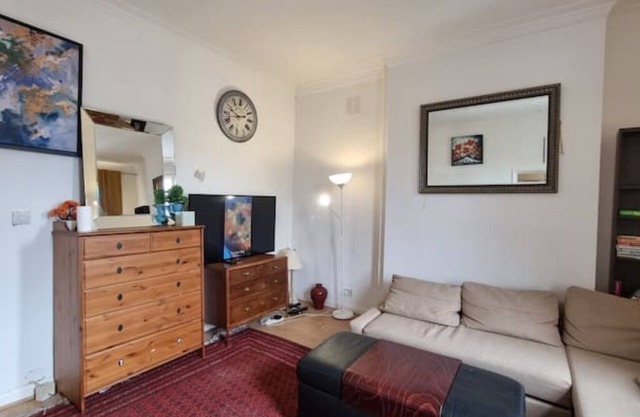 Spacious Two bedroom Earl's Court Apartment
