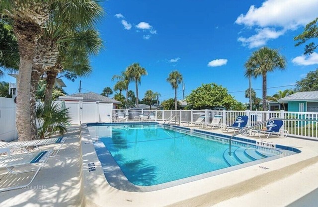 Spacious Updated Home with Heated Pool, close to gulf beaches, and Dearborn St.