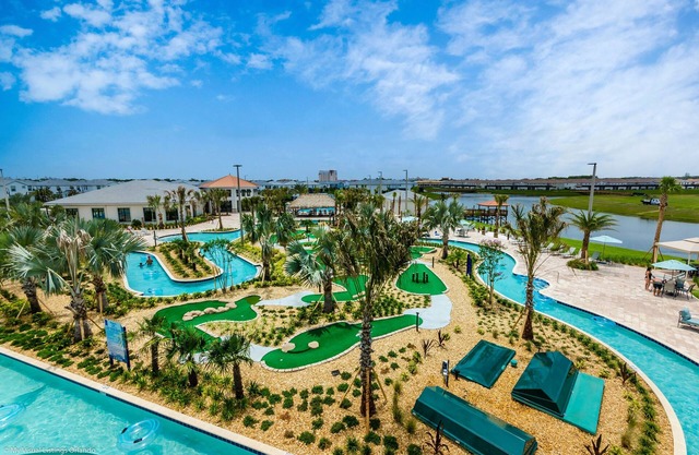 Spacious Villa w Pool Hot Tub Golf Lazy River