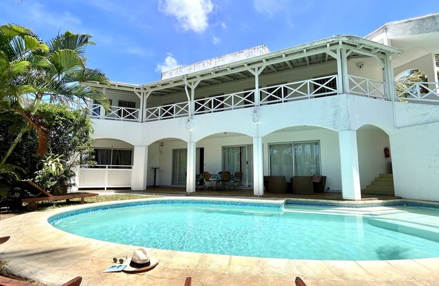 Spacious Villa with garden and swimming pool 2 min from the beach - Government license Touristic residence n. 00102