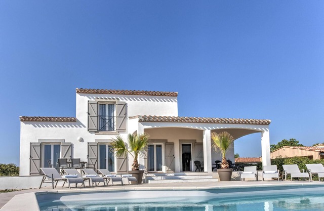 Spacious villa with pool and panoramic views