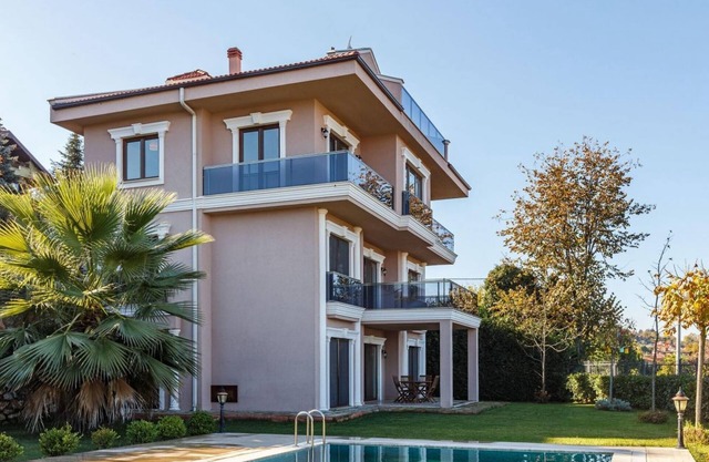 Spacious Villa with Private Pool and Garden in Kartepe near Sapanca