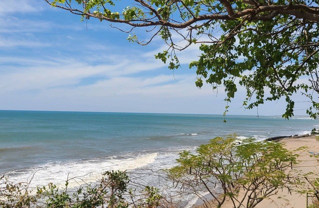 Spacious water-front house with amazing view and access to the ocean.