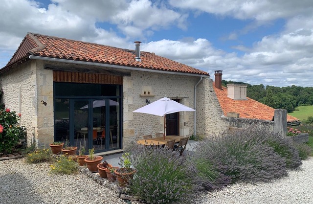 Spacious, well-equipped country cottage in a peaceful rural setting.