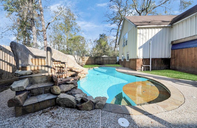 Spacious Woodlands House with Amazing Amenities