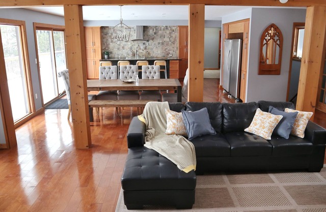 Spacious Year-Round Waterfront Cottage on Sharbot Lake
