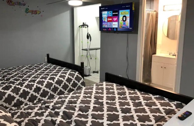 Spcs & Comfy 1 Bdrm 2 Bed Vacay Studio Free Parkin