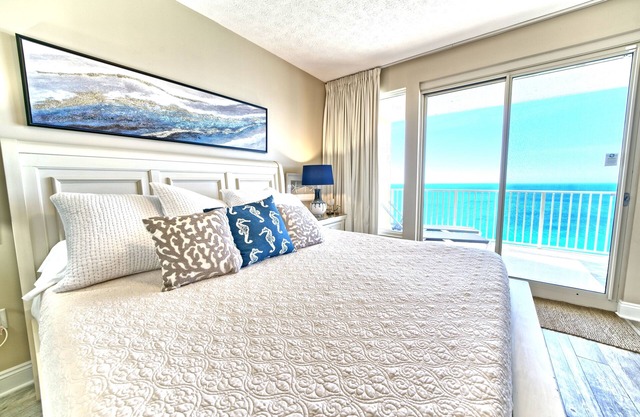 Special 20% off/day 30% off/wk Aug10-28- Treas Island 2BR Condo. 2 king Beds