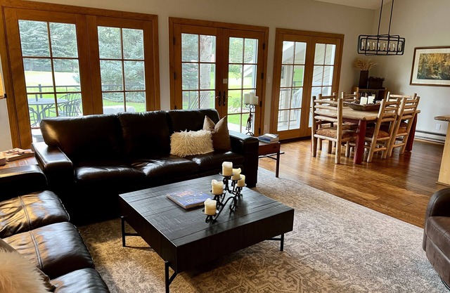 SPECIAL! AVAILABLE JULY 28- AUG 11! On Golf Course. Views! Huge Deck! Concerts!