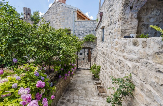 Special Discount - Classique Apartment - 10 meters from seafront