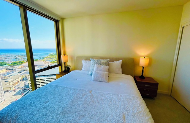 "SPECIAL DISCOUNT $150/NIGHT VALID NOW THROUGH 11/12"