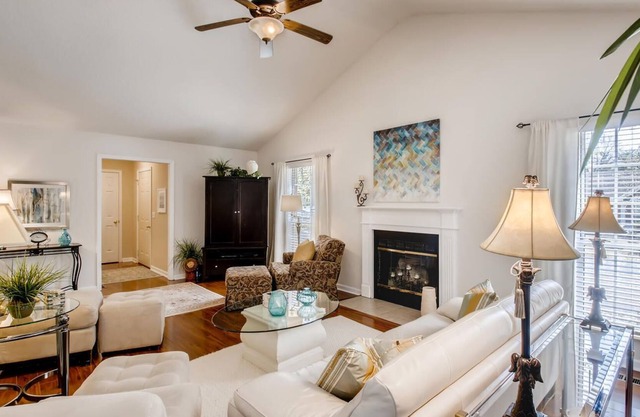 SPECIAL! Lovely, Clean, safe Family Home! Nashville
