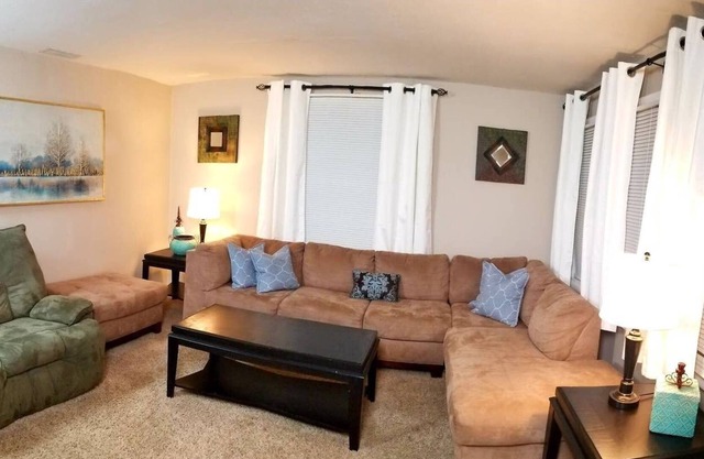 Special Mar pricing! ~Great location book now~ T