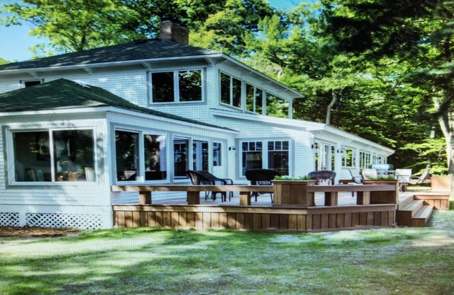 SPECIAL RATE: Beautiful, newly renovated, 5 bdrm Lake House with stunning views!