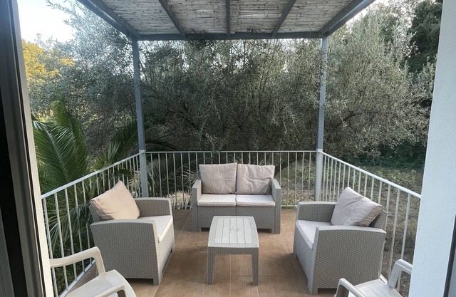 SPECIAL RATES last remaining weeks. : 3 bed Villa, 3 mins from town and beach.