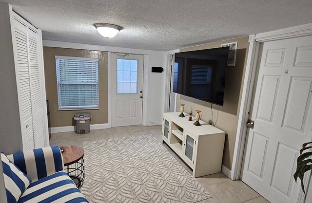 SPECIAL RATES Merritt Island, Port Canaveral, USSSA - Private One bedroom Suite